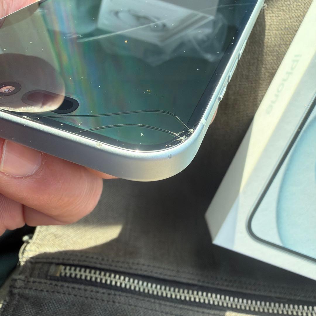 Apple iPhone 15ホワイト 画面ひびあり 本体 SIMフリー