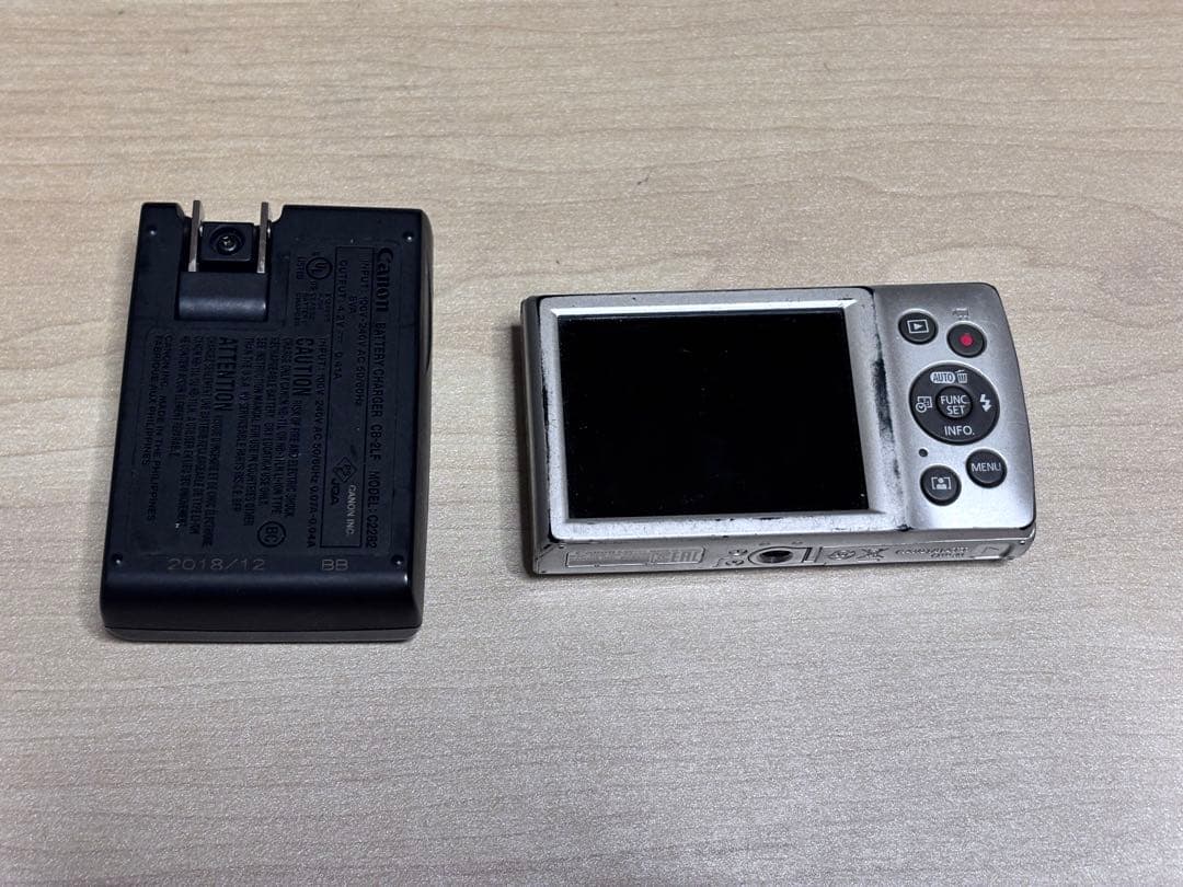 Canon IXY200デジタルカメラ 本体と充電器