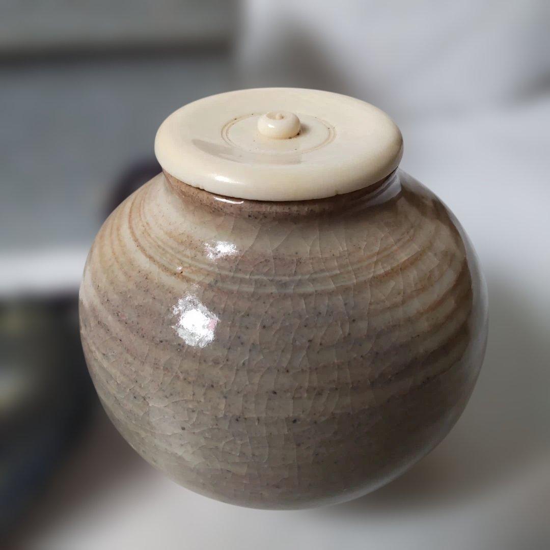 萩焼 文琳茶入 仕覆 有楽緞子 茶道具 茶入 美品 です。