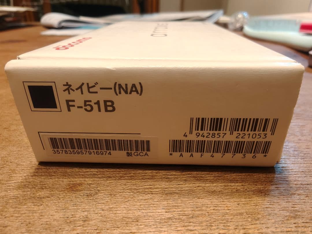 未使用 docomo arrows We (F-51B) ネイビー