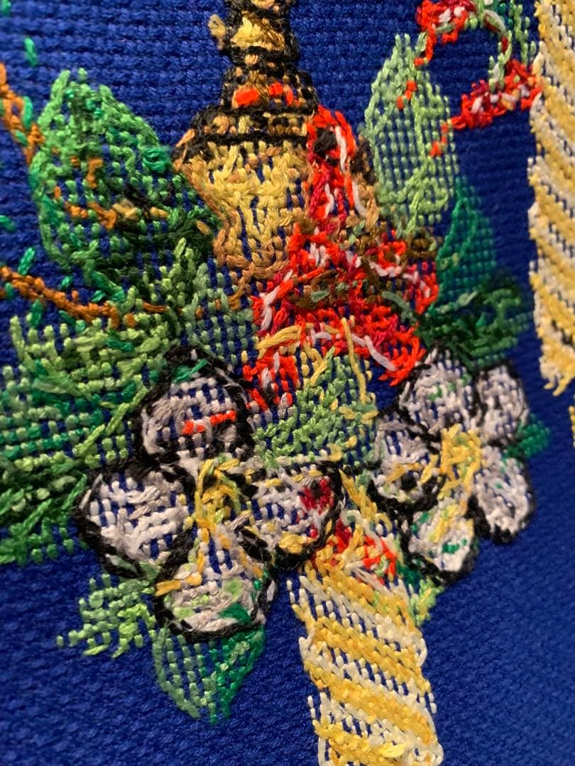 デンマーク製　北欧雑貨　ビンテージEVAのキャンドルが刺繍されたテーブルセンター