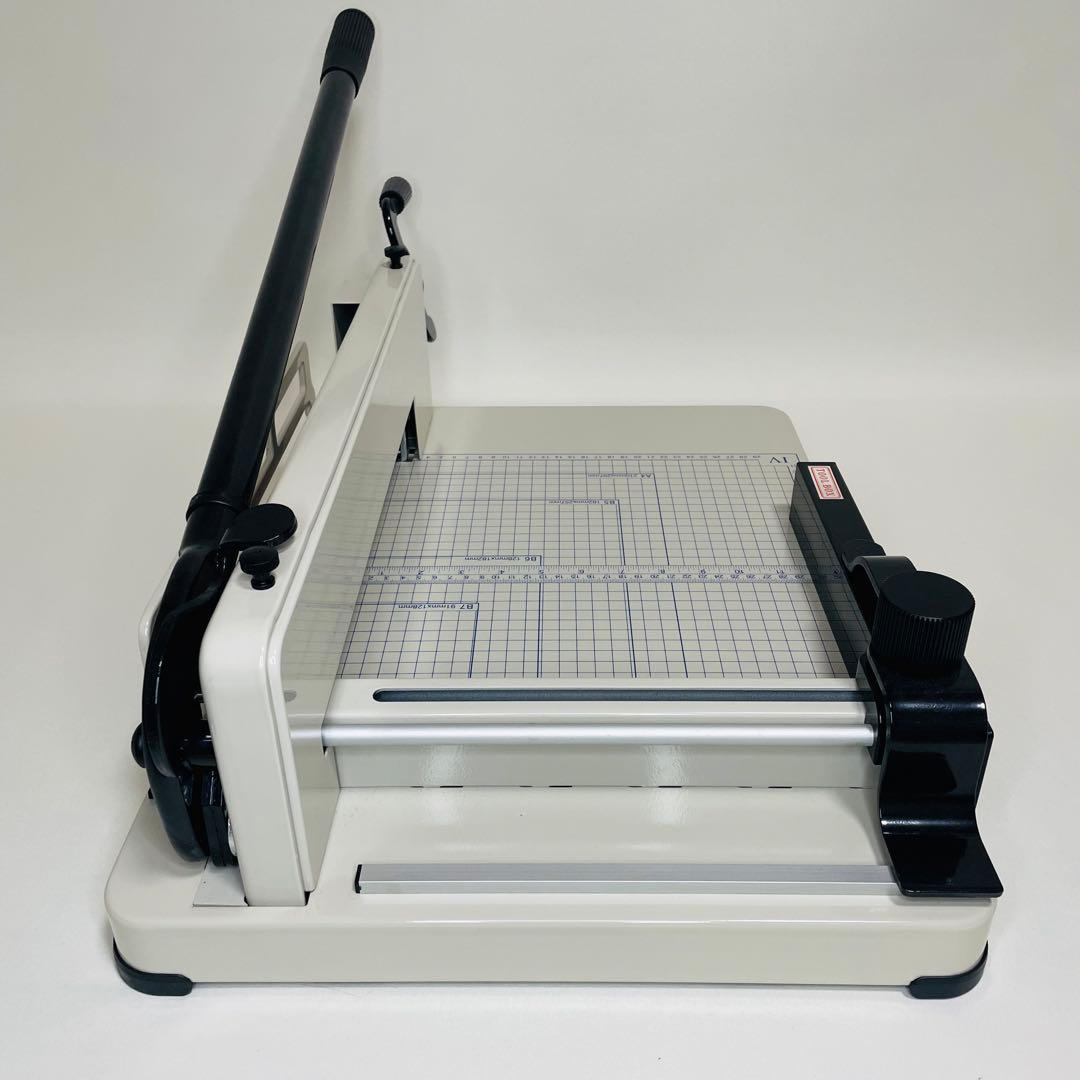【美品】ペーパーカッター 裁断機 A4対応 手動裁断