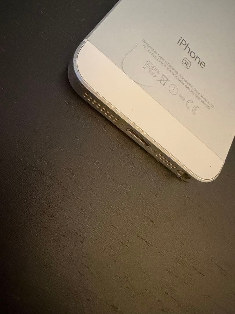 iPhone SE 第1世代　本体