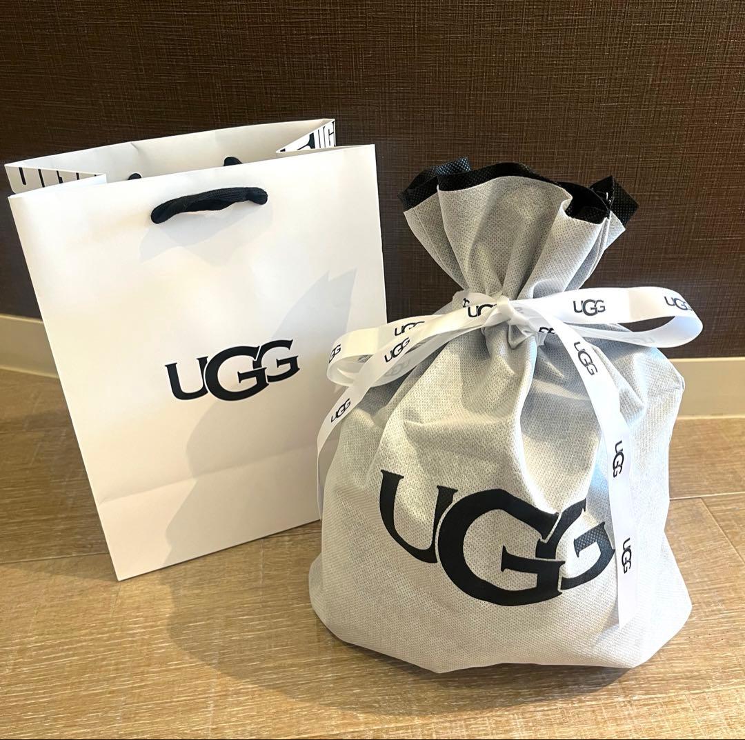【購入前コメント下さい】ugg 小さめラッピングセット　ステッカー付き