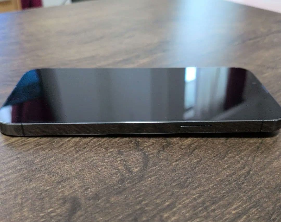 iPhone グレー 本体 背面ひび割れあり