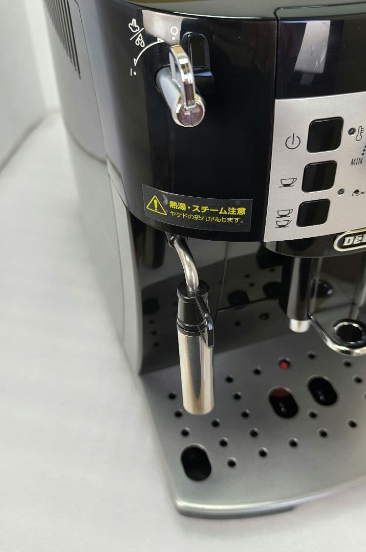 デロンギ　コンパクト全自動コーヒーマシンマグニフィカS ECAM22112B　1