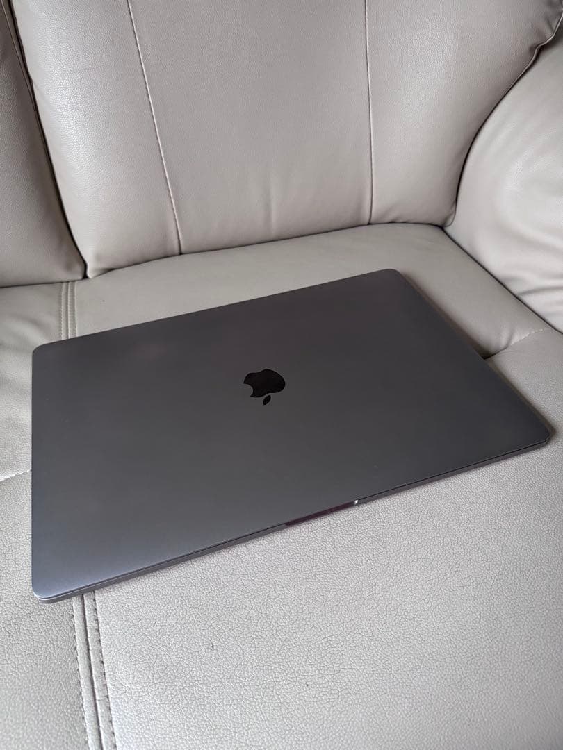 Macbook Pro 15.4”,i9,16GB,512GB,Radeon