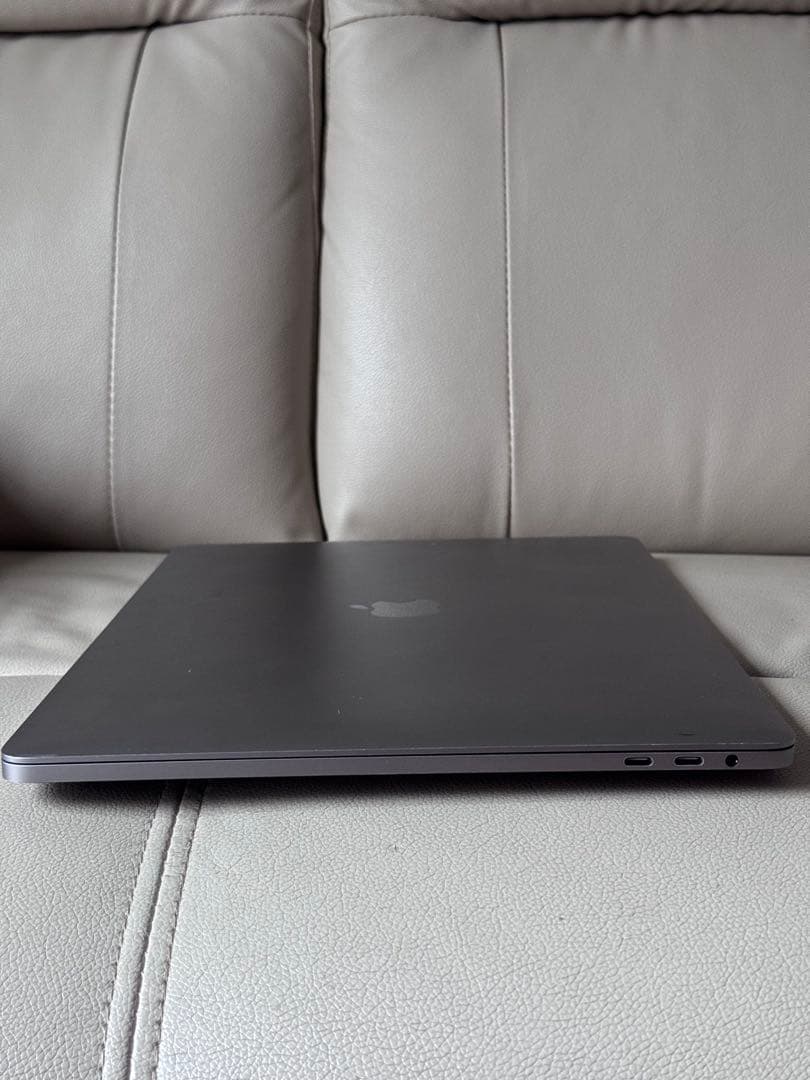 Macbook Pro 15.4”,i9,16GB,512GB,Radeon
