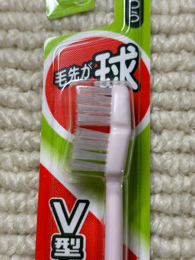 新品 未使用 花王 歯ブラシ 毛先が球 V型ヘッド ふつう12本入り