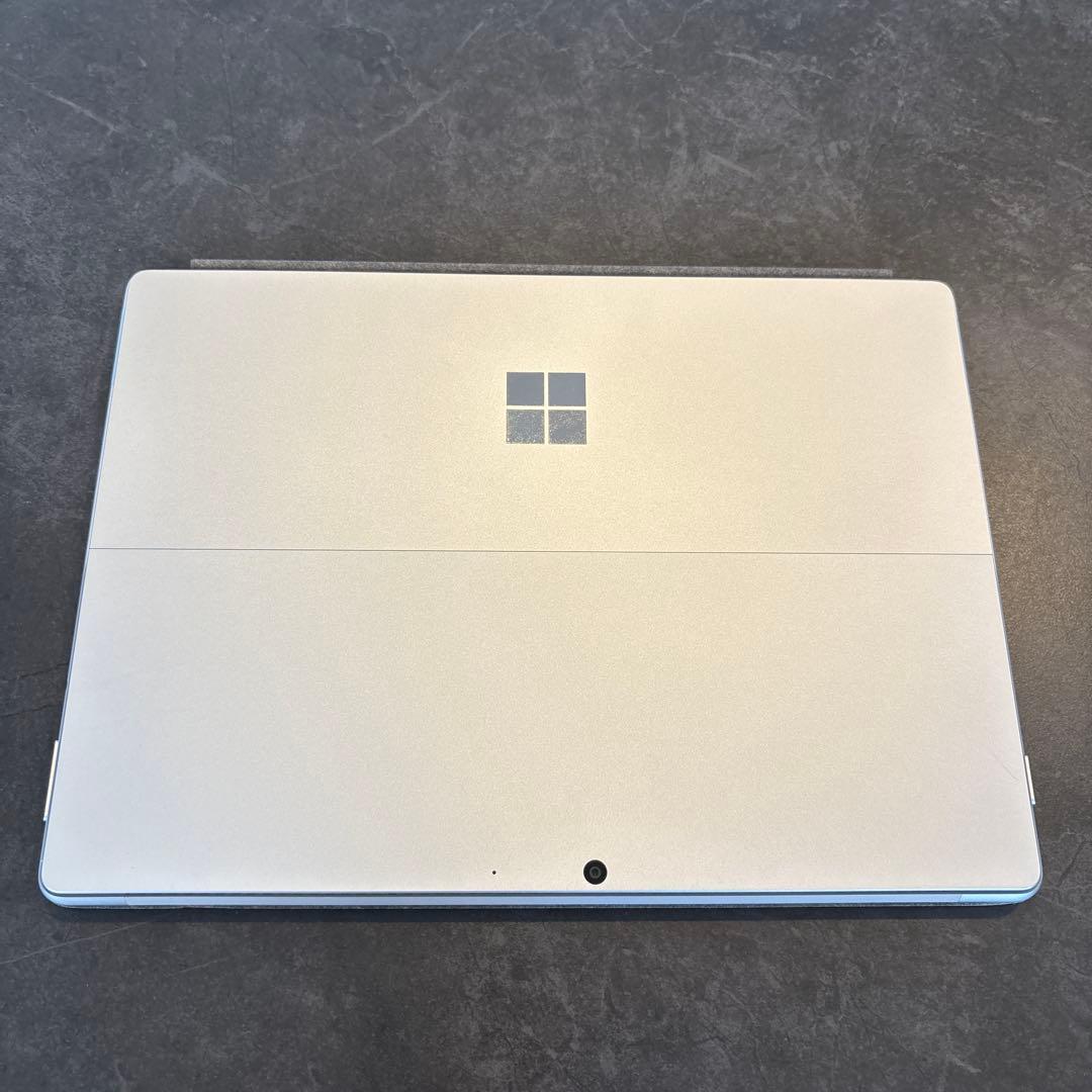 Surface Pro 8 本体（充電器付き）、純正キーボード（スリムペン付き）