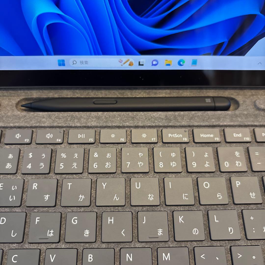 Surface Pro 8 本体（充電器付き）、純正キーボード（スリムペン付き）