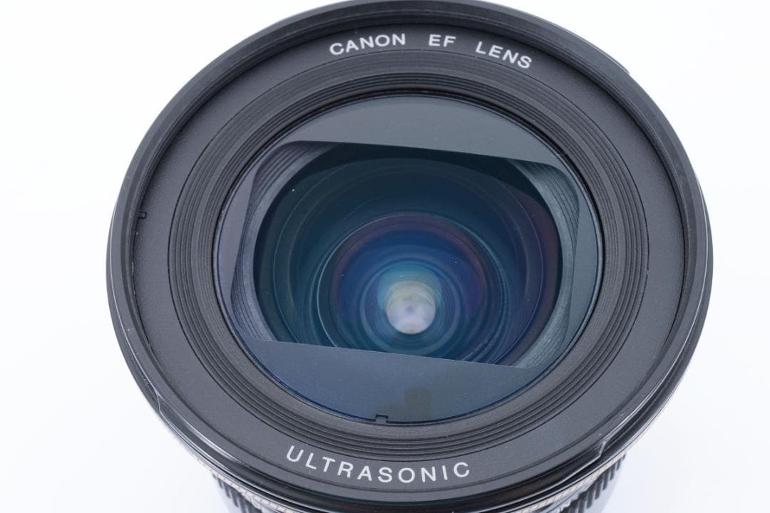 Canon EF 20-35mm F/3.5-4.5 USM 超広角レンズ