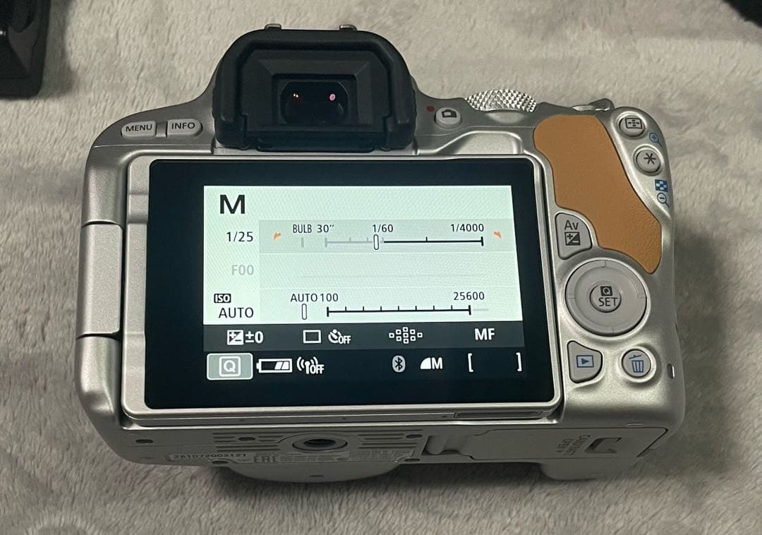 【極美品】EOS Kiss X9 18-55mmレンズキット 初心者向け