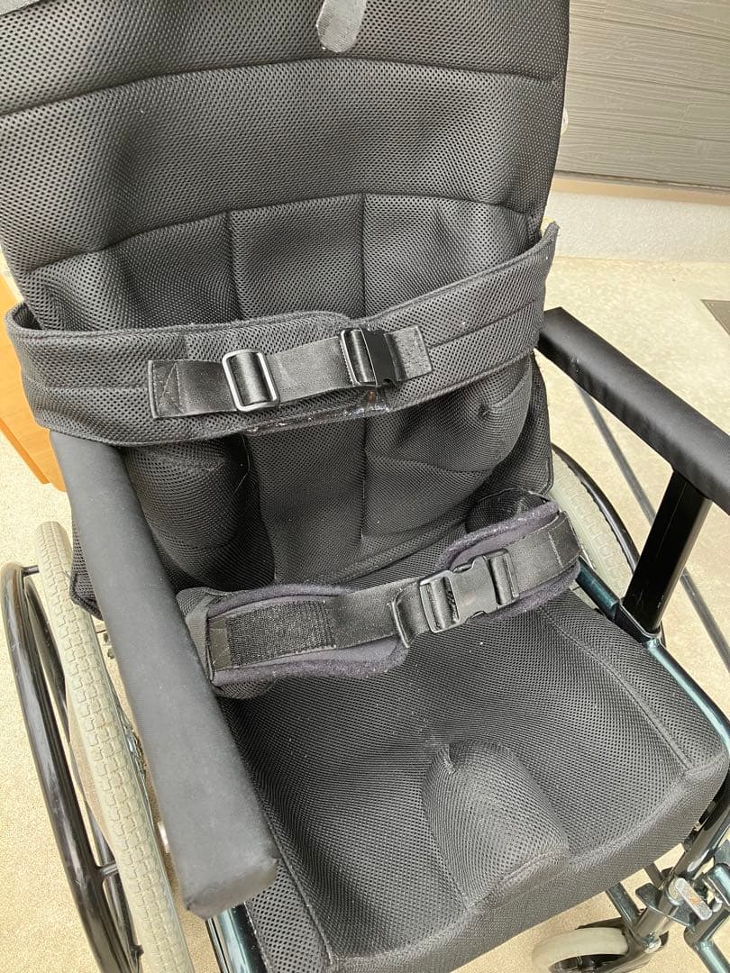 車椅子　子供用　テーブル付