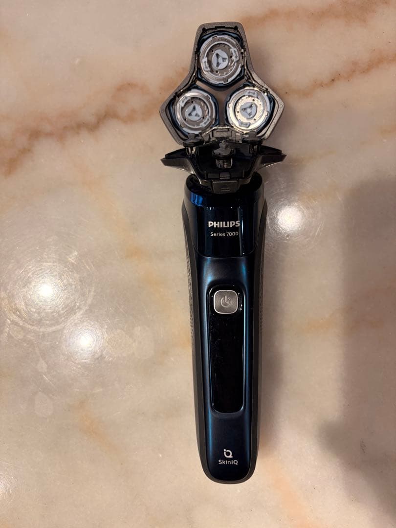 PHILIPS Series 7000 メンズ電気シェーバー洗浄器付き