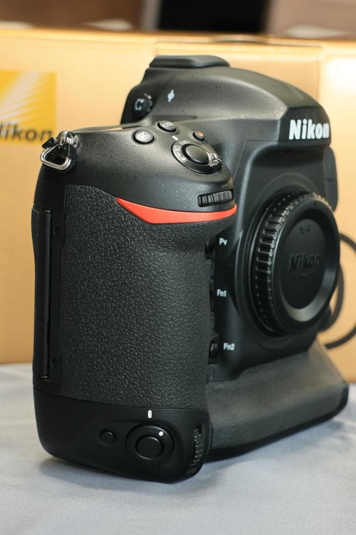 極上品 Nikon D5 XQD-Type ボディ ショット数5,400枚