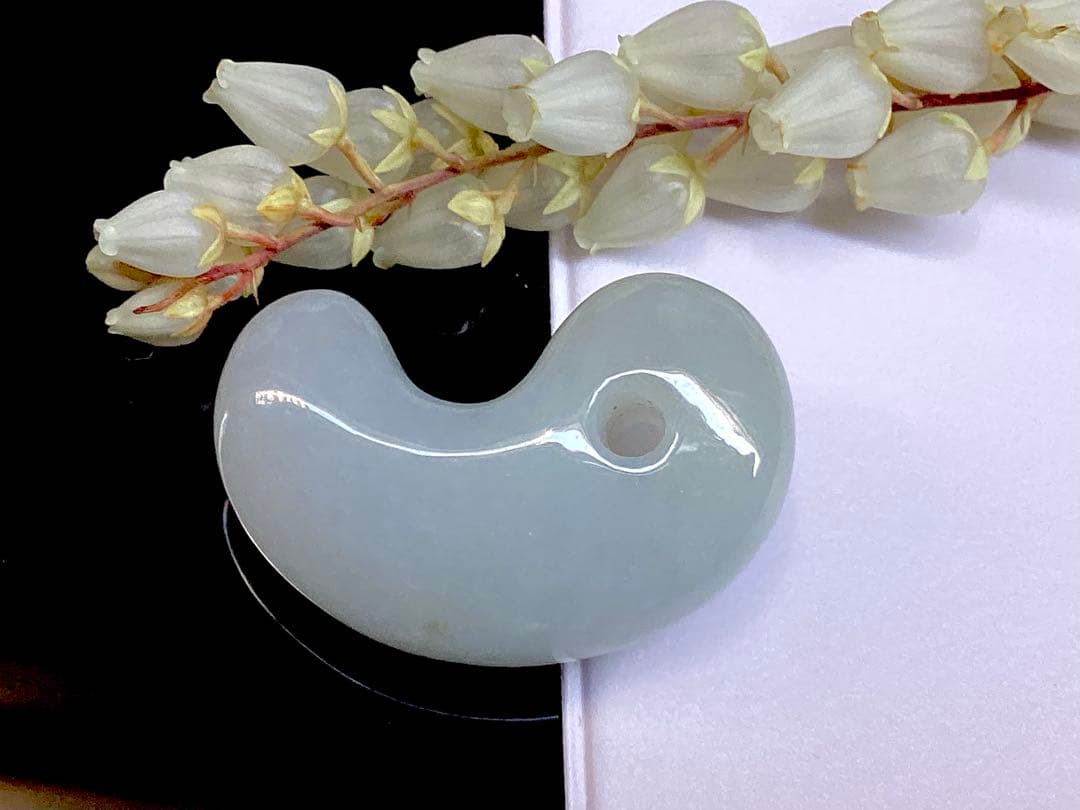 ✳神様の贈り物‼️ 糸魚川翡翠勾玉の最高峰の1点　絶品極上の一生物　御守り鑑別書付