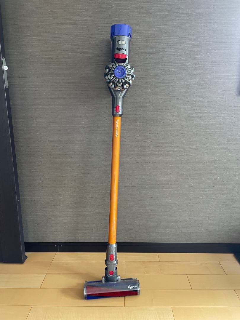 【期間限定出品】Dyson V8 Fluffy スティッククリーナー ジャンク品