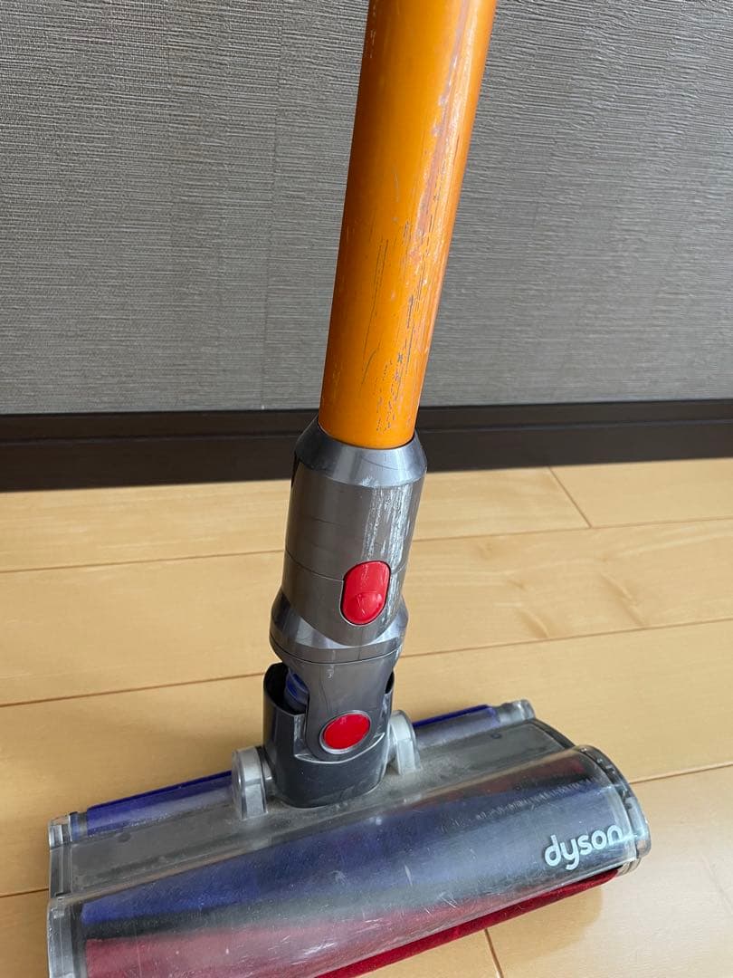 【期間限定出品】Dyson V8 Fluffy スティッククリーナー ジャンク品