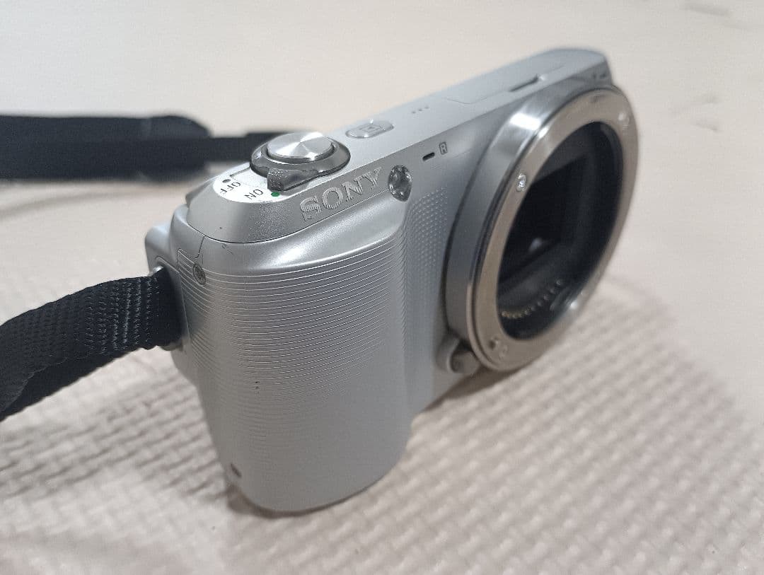 SONY 　NEX-C3 ミラーレスカメラ シルバー
