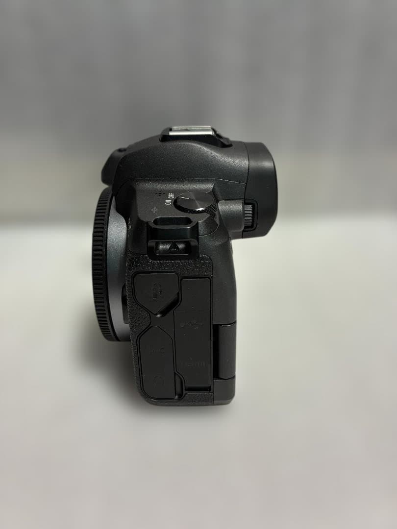 Canon EOS R ボディ （ショット数2,000枚以下 ≪美品≫）