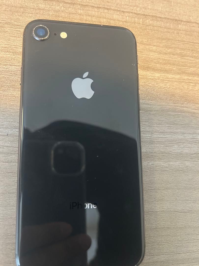 【画面キズあり】Apple iPhone 8 本体　黒