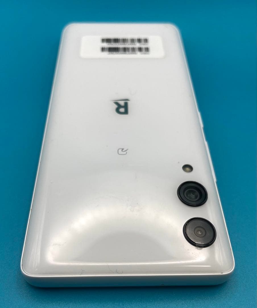 【美品】Rakuten Hand 5G P780 ホワイト　付属品未使用