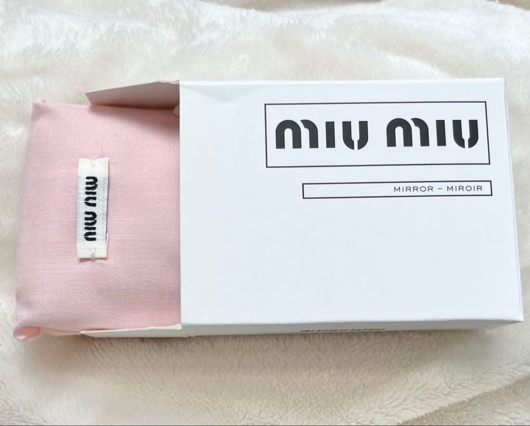 miu miu ピンク コンパクトミラー　ノベルティ