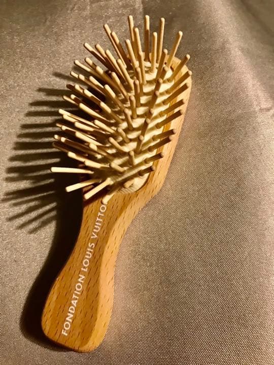 パリ ルイヴィトン美術館 限定　手のひらサイズ　携帯用　ブラシ