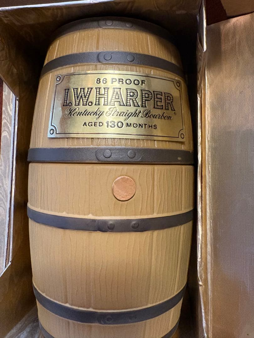 I.W. Harper バーボンウイスキー 樽型 86プルーフ