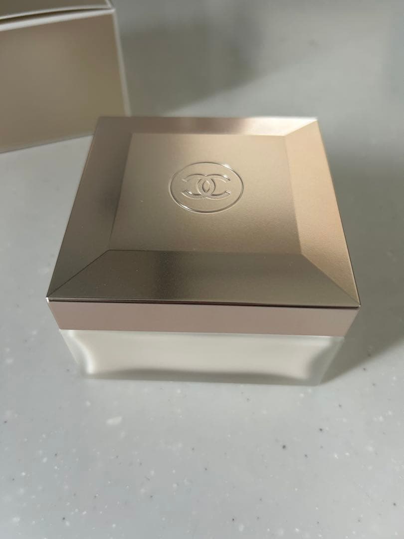 CHANEL シャネル　ガブリエル　ボディークリーム　フタを持ち上げたのみ