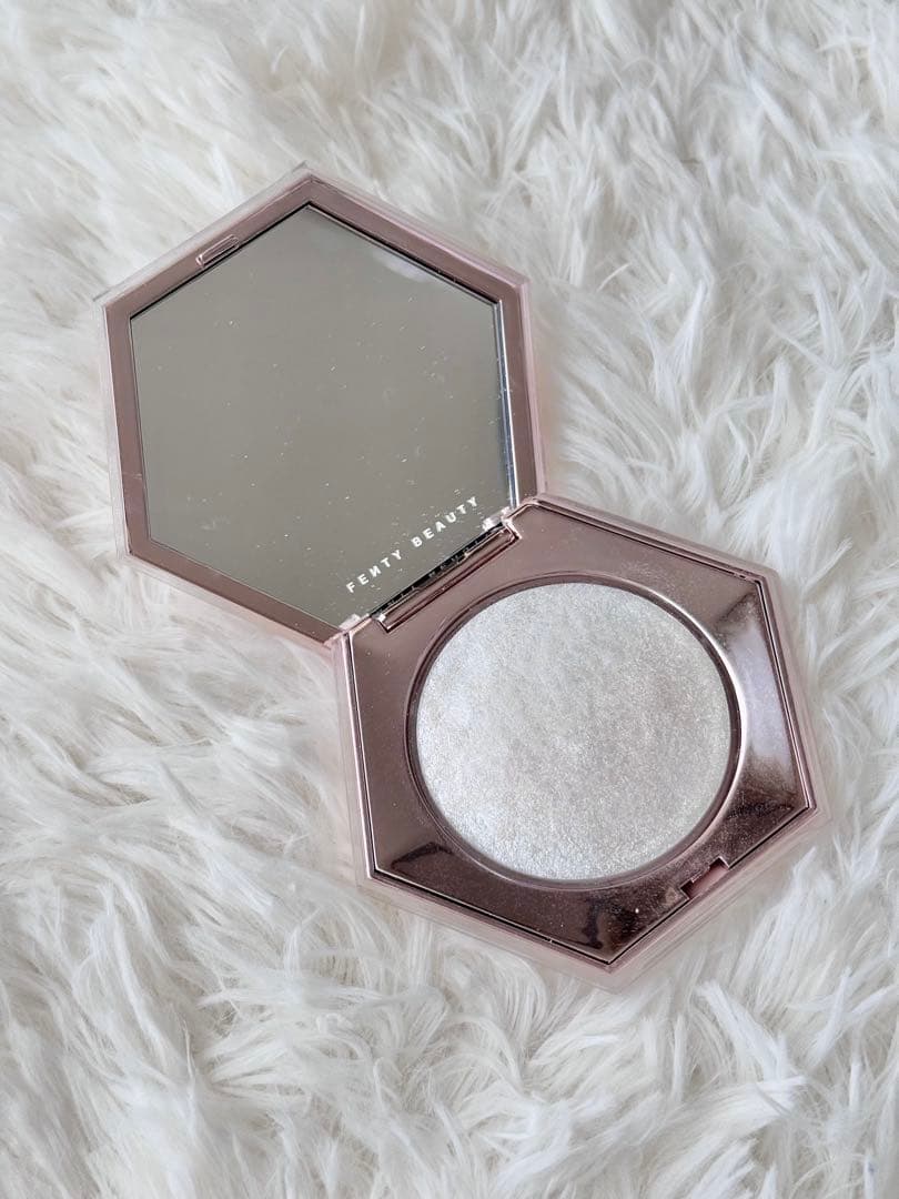【ほぼ新品】FENTY BEAUTY DIAMOND BOMB ハイライト