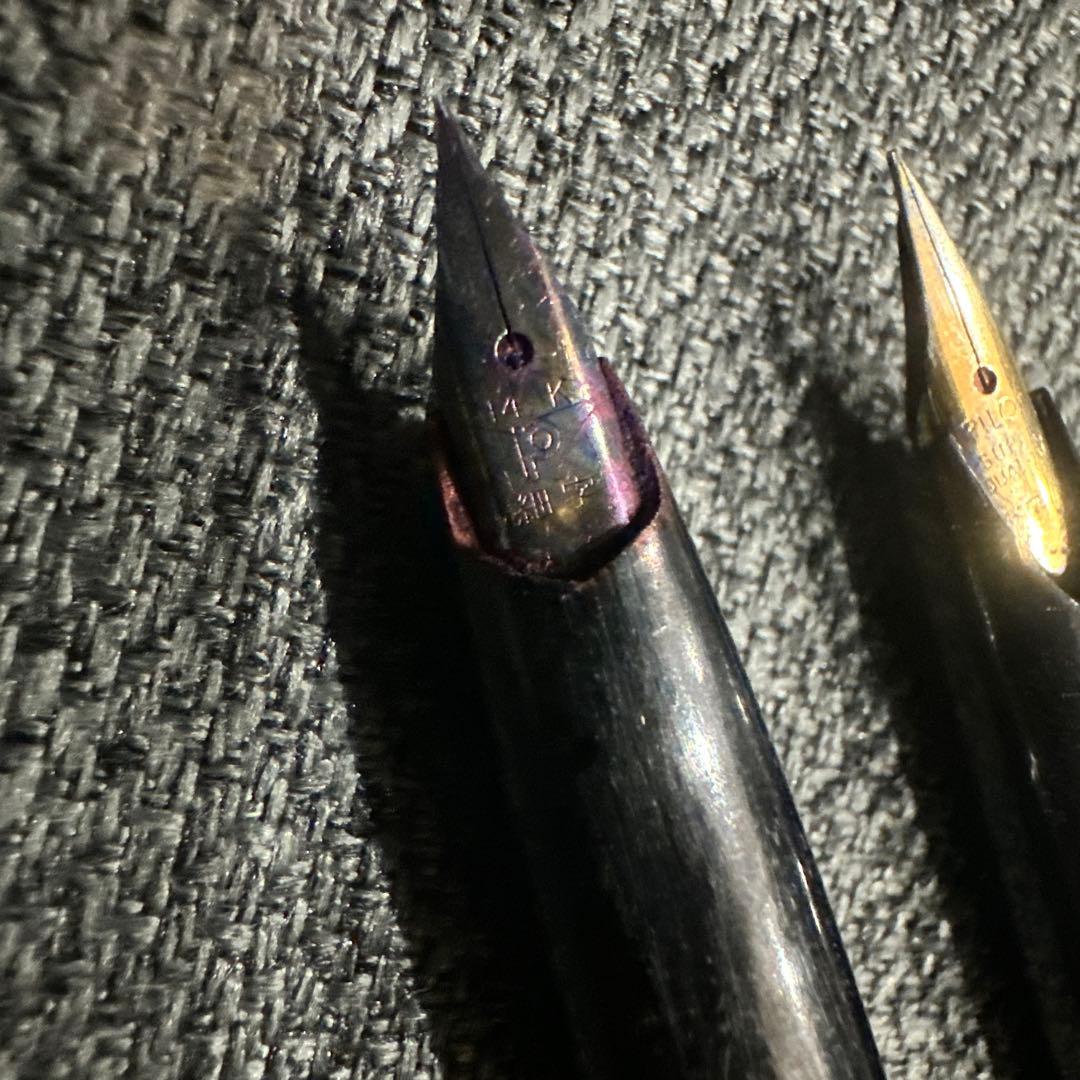 黒い万年筆 金ペン先 Mサイズ