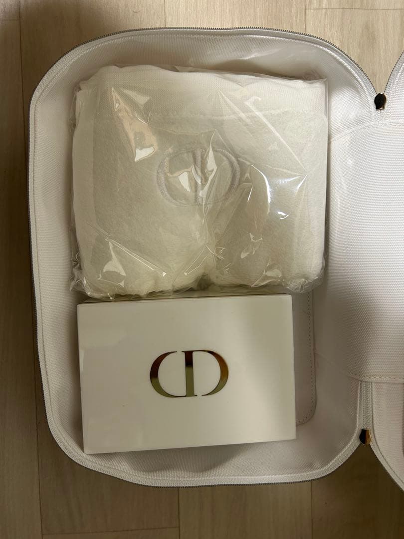 Dior ディオールバニティケースセット　ノベルティ　箱・袋有り