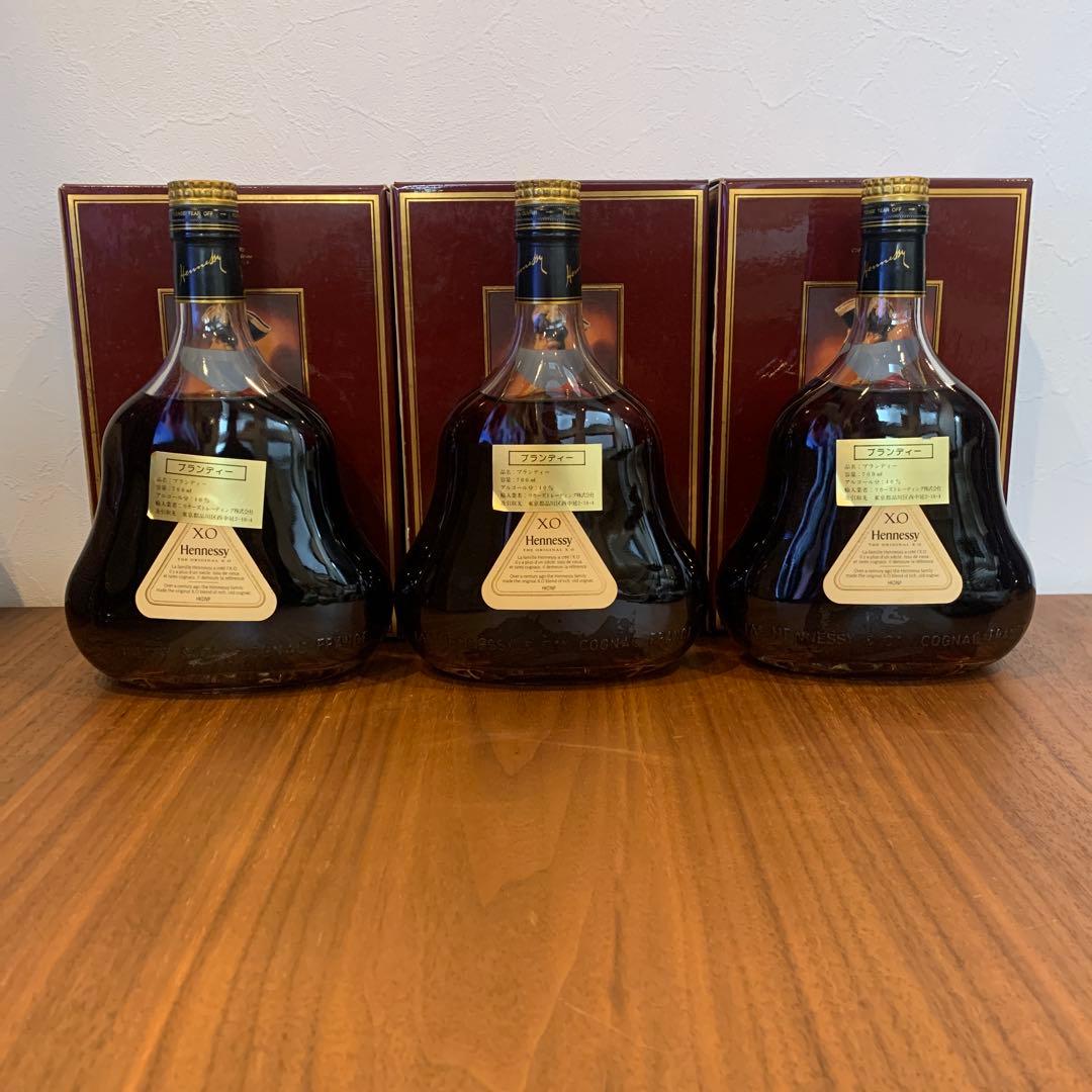 Hennessy XO 3本セット オリジナルボックス付き金キャップ