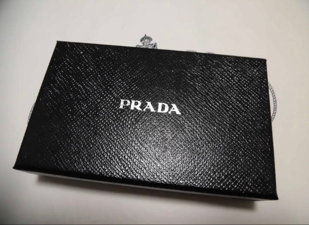 PRADA iPhoneケース レザー製　17pro