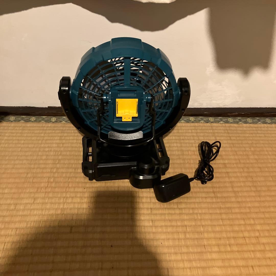 Makita 扇風機 CF102D 可動式ヘッド ACアダプター付き　18v