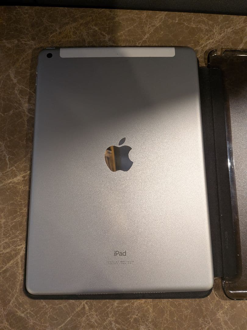 【美品】iPad 第9世代 64GB シルバー / 保護ケース・カバー付属