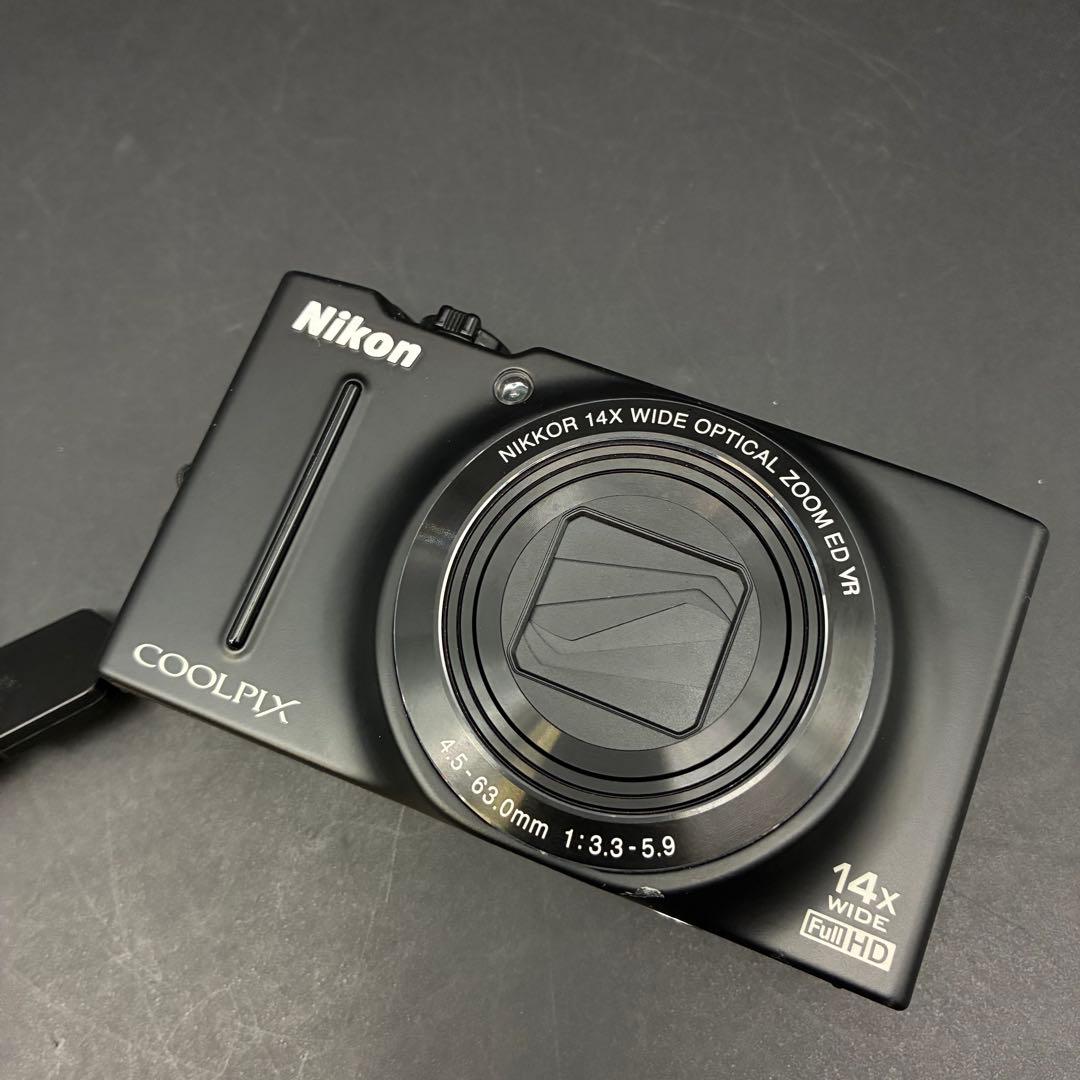 ニコン　Nikon COOLPIX S8200 ブラック《元箱説明書付属》