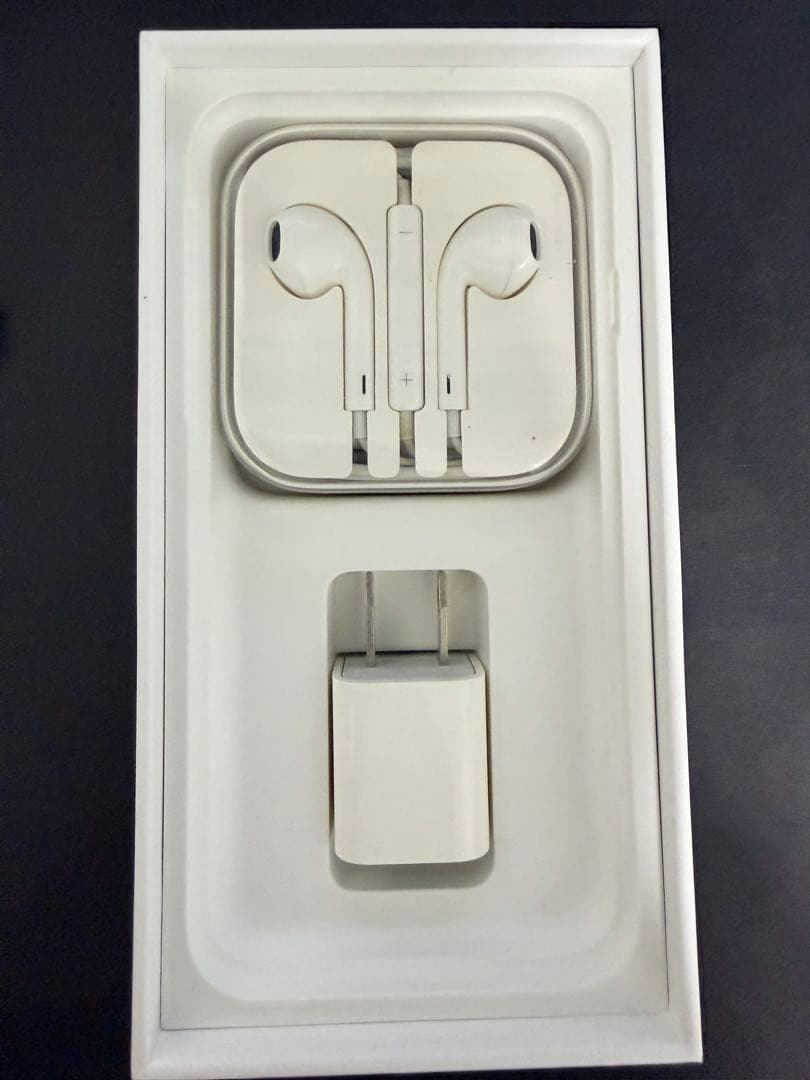 【ジャンク品】Apple iPhone SE（第二世代）ホワイト 本体