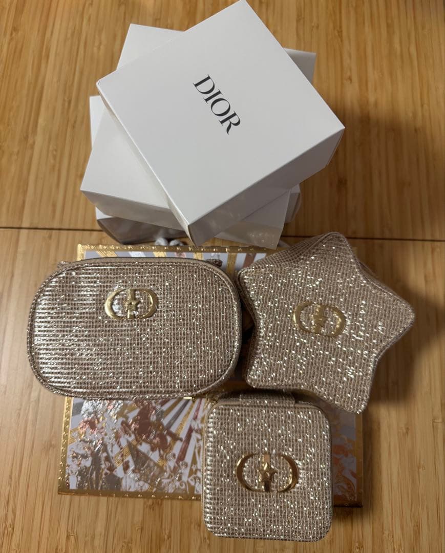 DIORクリスマスコフレ星ポーチ　ジュエリーケース　2025年 数量限定商品