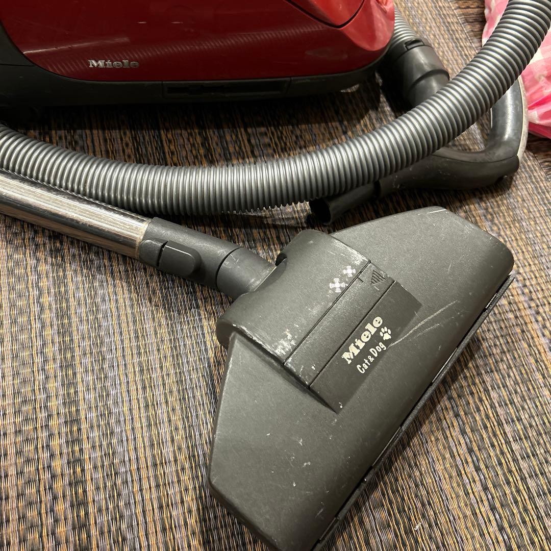 ミーレS４５６０赤色キャニスター掃除機 本体付属品などあり 引っ越しの為格安