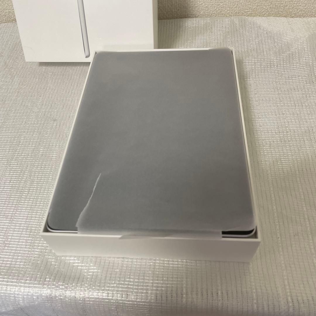 ipad（第9世代）wifi +Cellular SIMフリー（64GB）