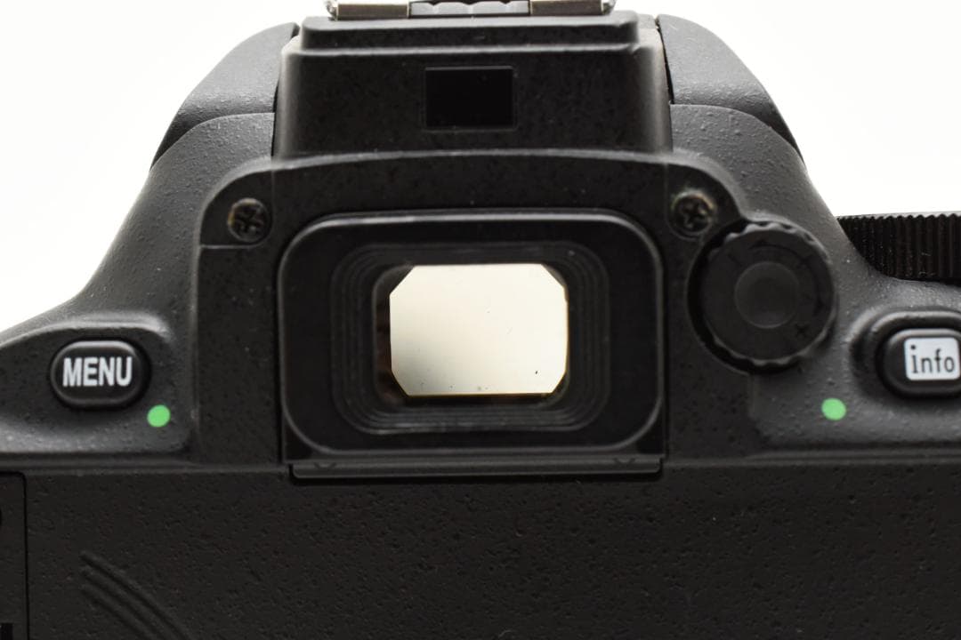 ★ショット数5,904 枚・超美品★ ニコン D5600 ボディ #18464