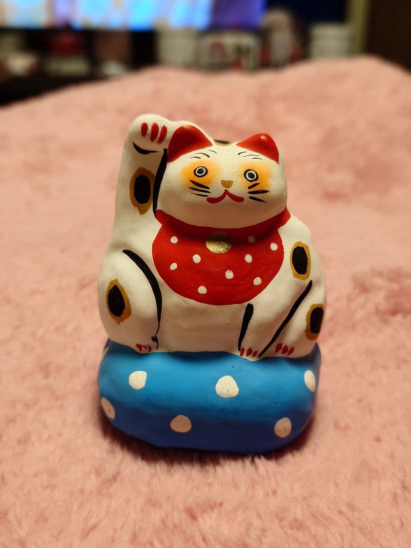 本間 佐小里　　招き猫　縁起物　張り子　招き猫オブジェ
