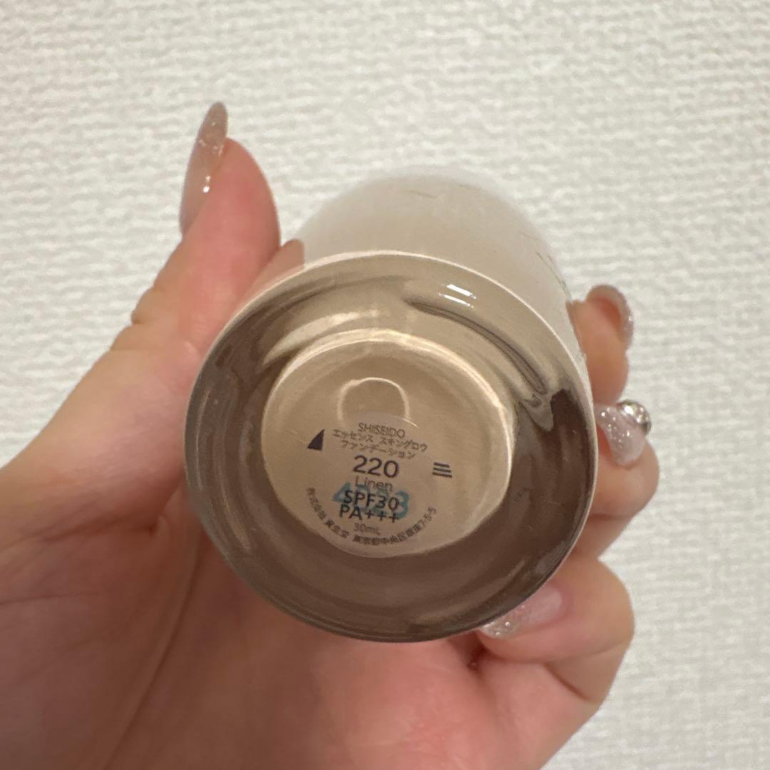 SHISEIDO エッセンス スキングロウ ファンデーション 220 Linen