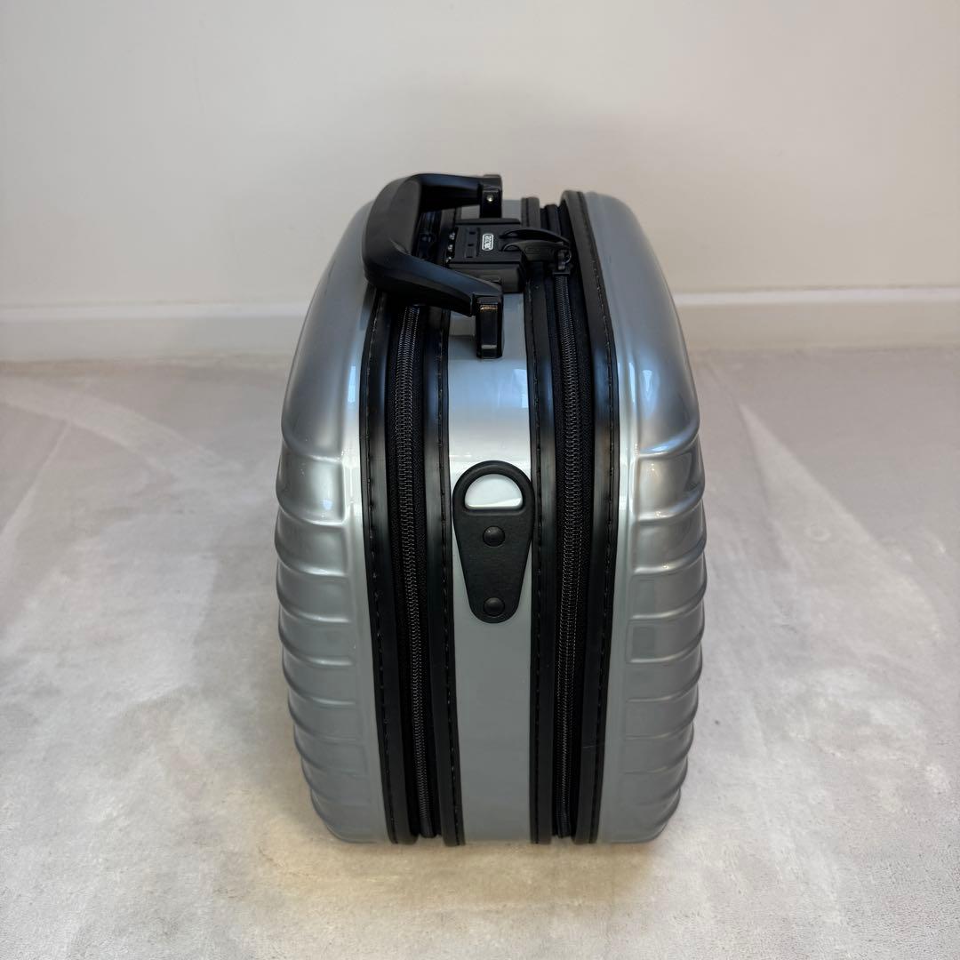 RIMOWA Salsa 816.38 ビューティーケース 13L シルバー