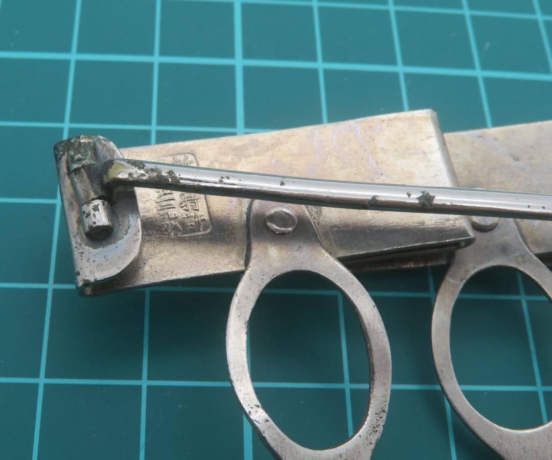 勲章　吊金具　七連　 新案特許
