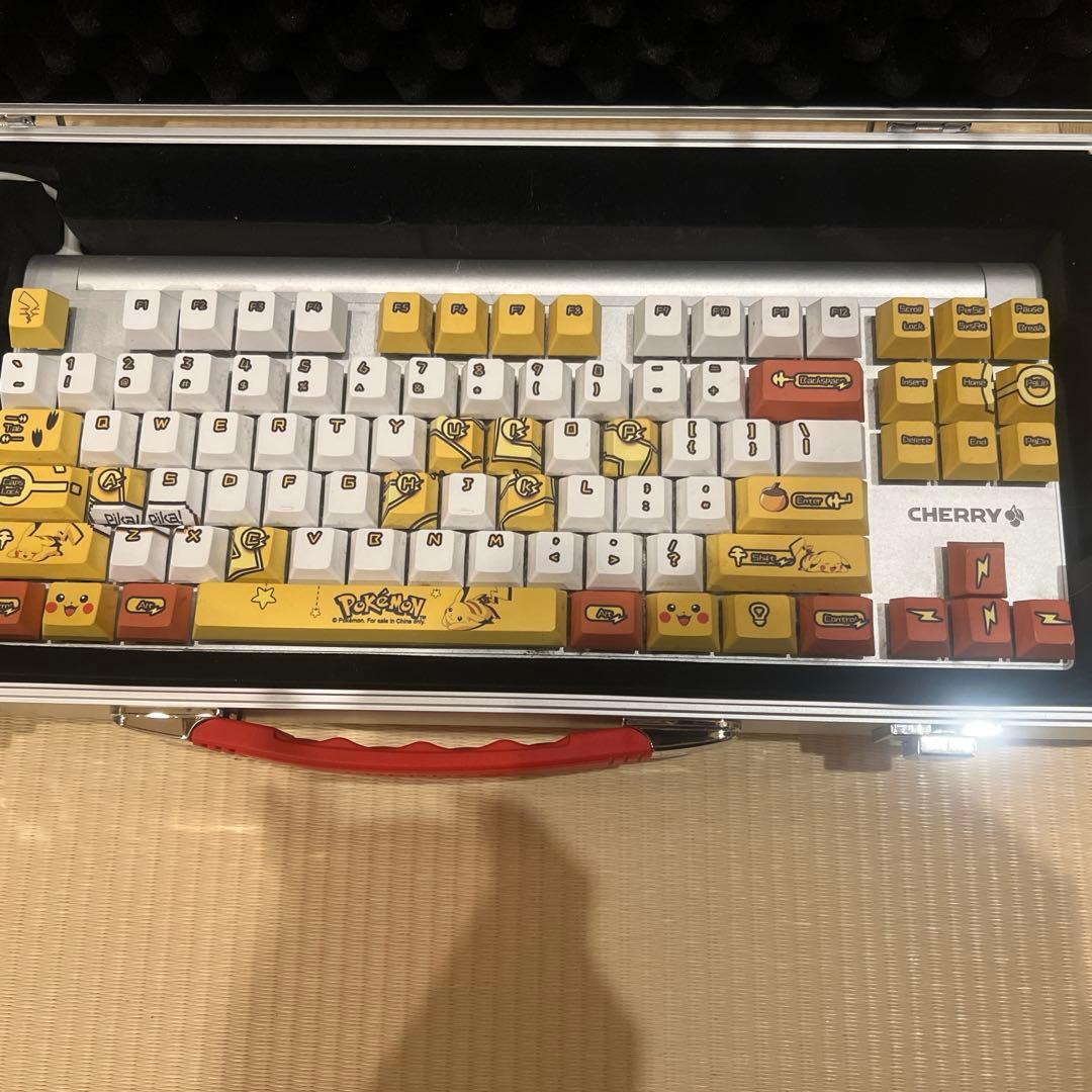 CHERRYMX8.0メカニカルキーボード チェリー　茶シャフト　ピカチュウ加工