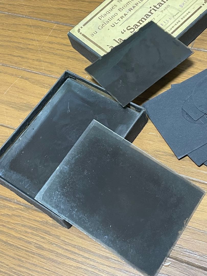 フランス骨董市で買ったガラス製写真のネガ